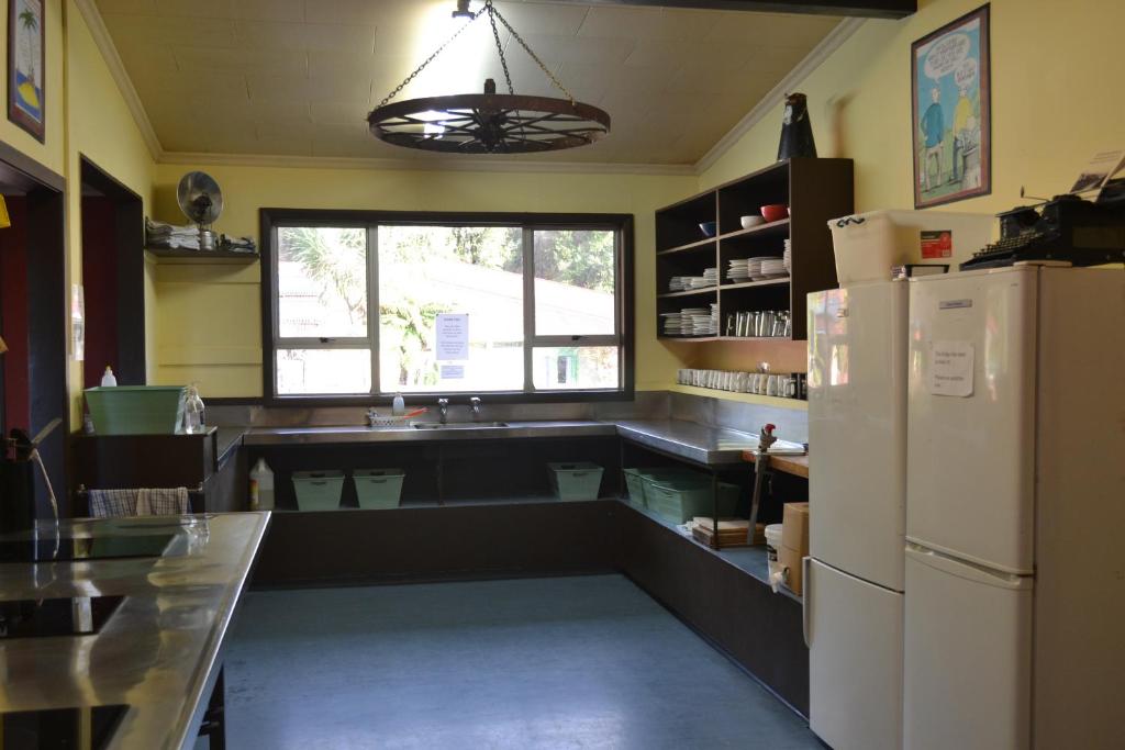Köök või kööginurk majutusasutuses Chateau Backpackers & Motels