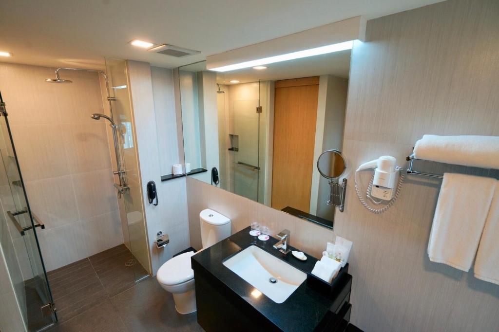 Koupelna v ubytování Amaranth Suvarnabhumi Hotel - Free Suvarnabhumi Airport Shuttle
