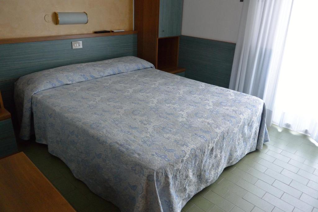 Postel nebo postele na pokoji v ubytování Hotel Paris