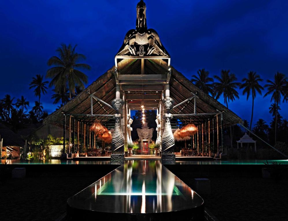 Bazén v ubytování Hotel Tugu Lombok nebo v jeho okolí