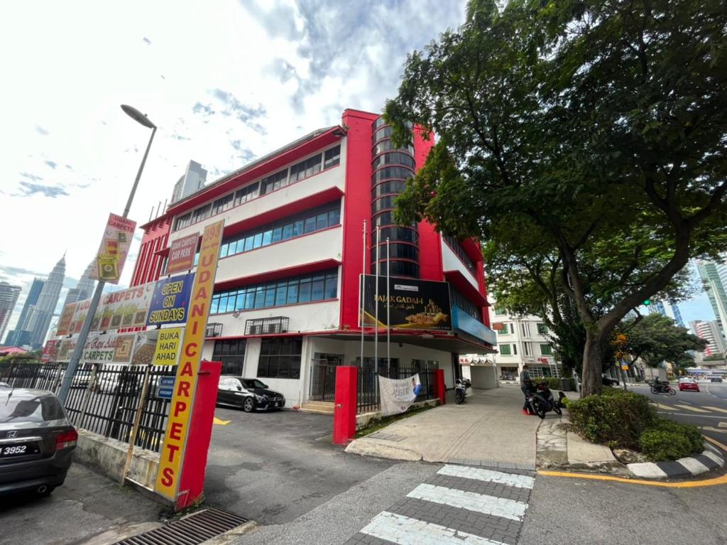 Bangunan di mana terletaknya hotel