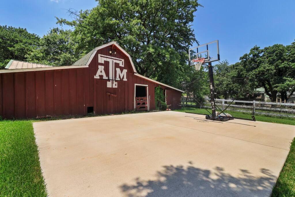 a red barn with a basketball hoop in front of it at Summer Deal! Texas Rival Home in Fort Worth near Keller, Globe Life, AT&T in Fort Worth