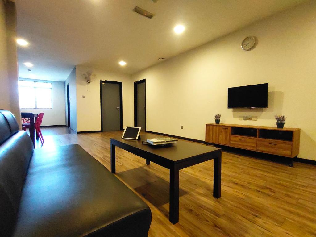 TV a/nebo společenská místnost v ubytování 3-Plus Hotel