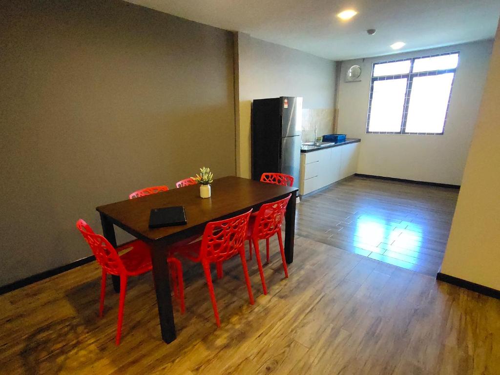 Kuchyň nebo kuchyňský kout v ubytování 3-Plus Hotel