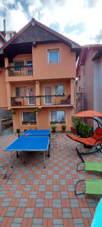 Stolní tenis v ubytování Cabana Mea STRAJA nebo okolí