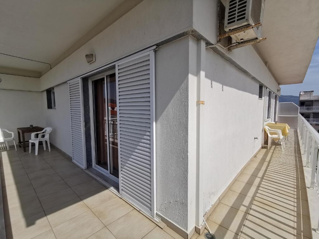 Balkón nebo terasa v ubytování George Laz Rooms Nea Vrasna