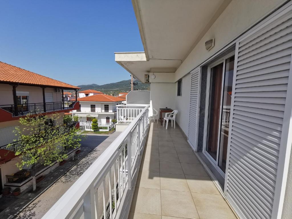 Balkón nebo terasa v ubytování George Laz Rooms Nea Vrasna