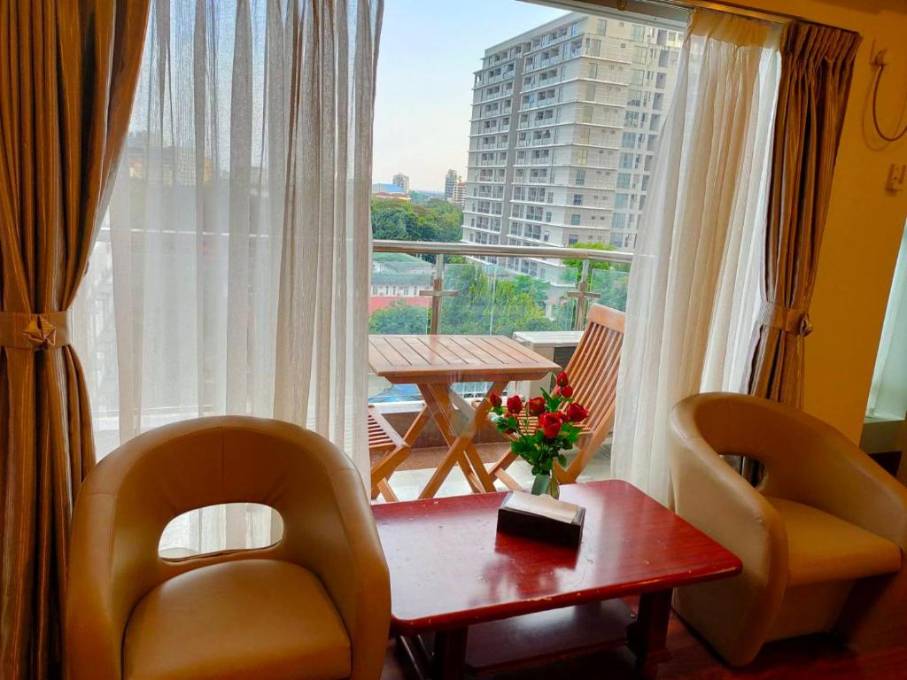 Posezení v ubytování Hotel Grand United - Ahlone Branch