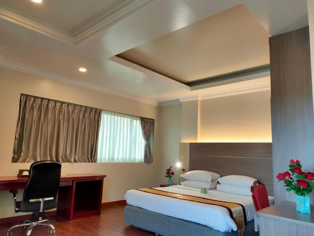 Postel nebo postele na pokoji v ubytování Hotel Grand United - Ahlone Branch