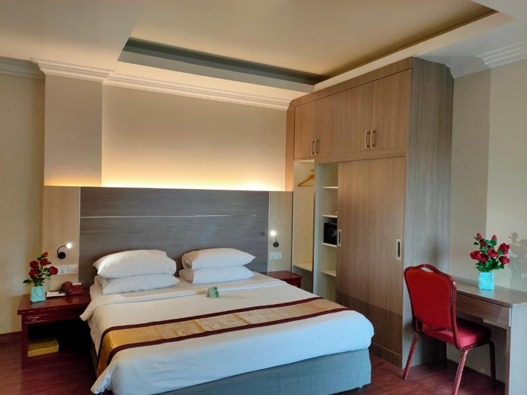 Postel nebo postele na pokoji v ubytování Hotel Grand United - Ahlone Branch