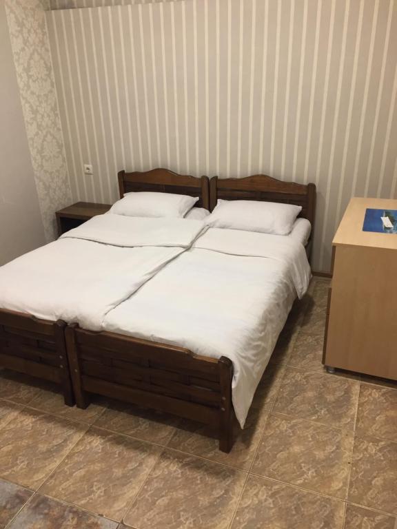 Postel nebo postele na pokoji v ubytování Meidani Guest house