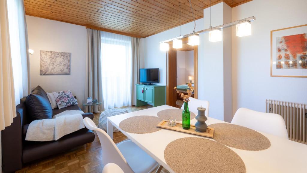Televízia a/alebo spoločenská miestnosť v ubytovaní Ferienpark Scheiber