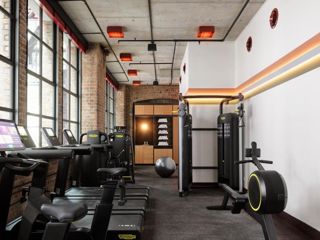 Fitness centrum a/nebo fitness zařízení v ubytování Ace Hotel Sydney