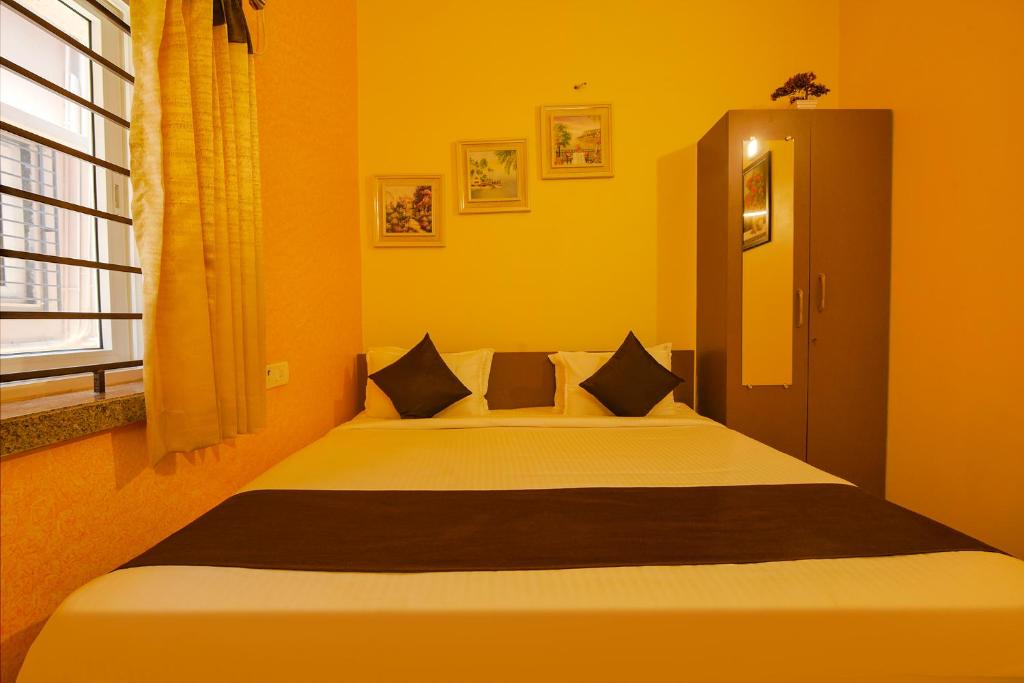 Postel nebo postele na pokoji v ubytování FabHotel Vijaylakshmi Stay Inn - Nr Chennai International Airport