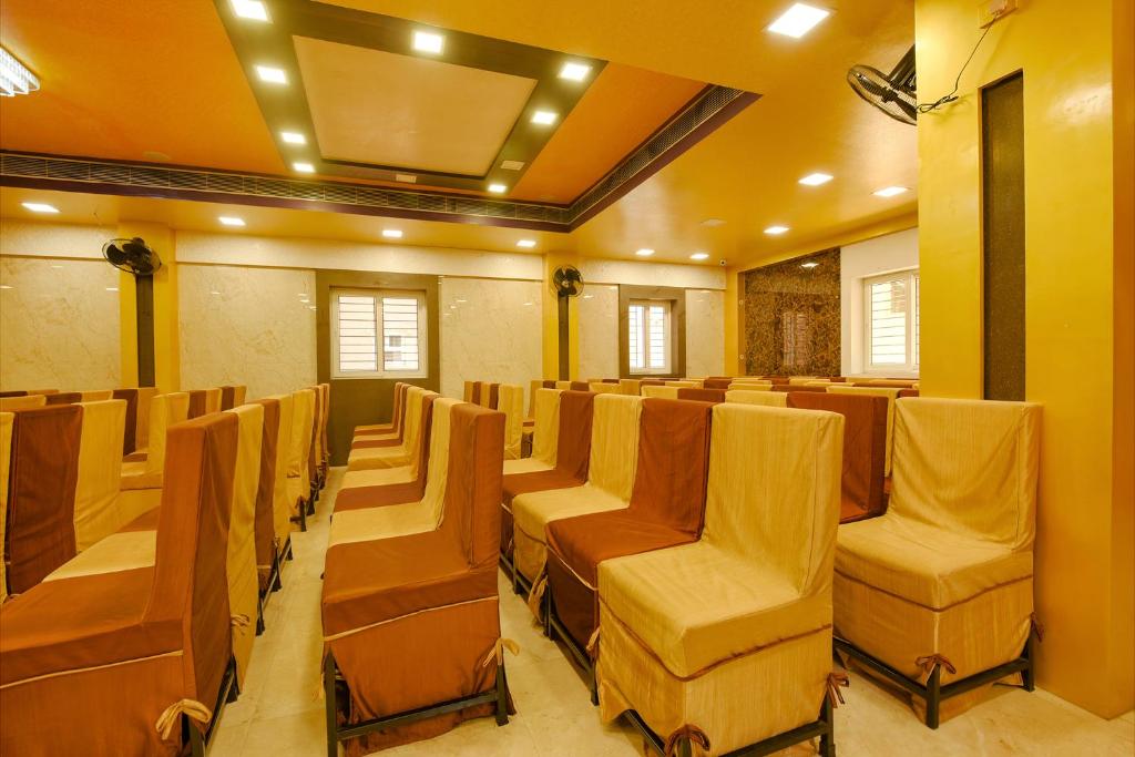 Posezení v ubytování FabHotel Vijaylakshmi Stay Inn - Nr Chennai International Airport