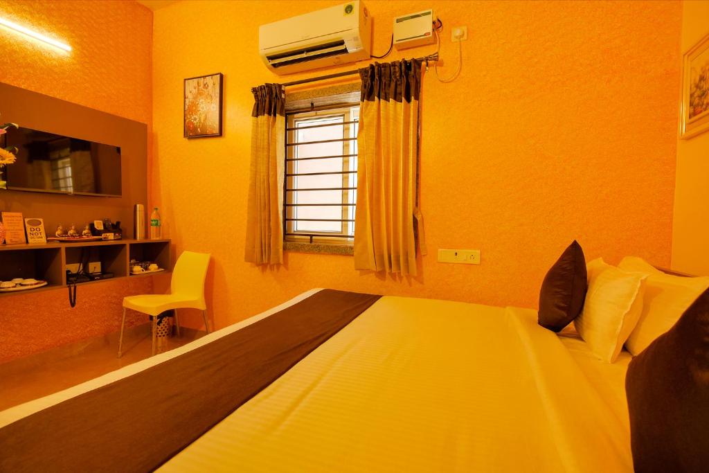 Postel nebo postele na pokoji v ubytování FabHotel Vijaylakshmi Stay Inn - Nr Chennai International Airport