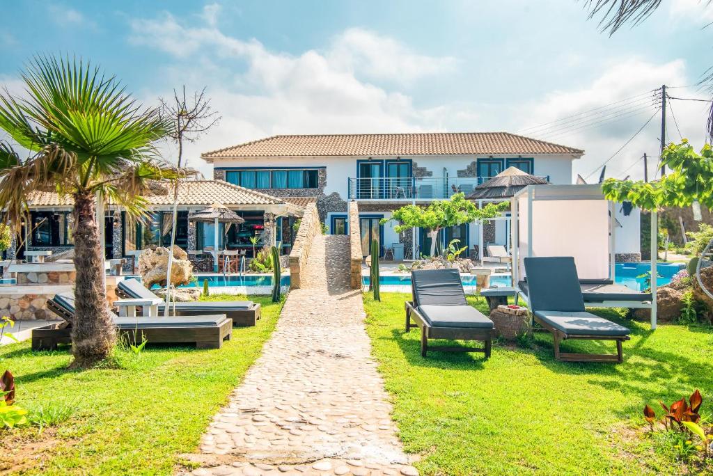 vista sulla casa dal cortile di Mirage Arillas Maisonette A a Arillas