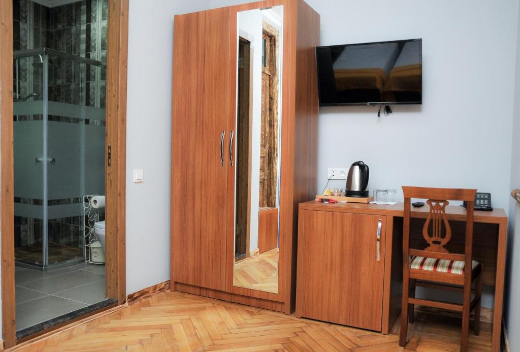 TV a/nebo společenská místnost v ubytování Palm Hotel