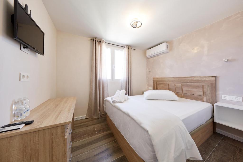 Amor de Helene, Alicante – Updated 2023 Prices