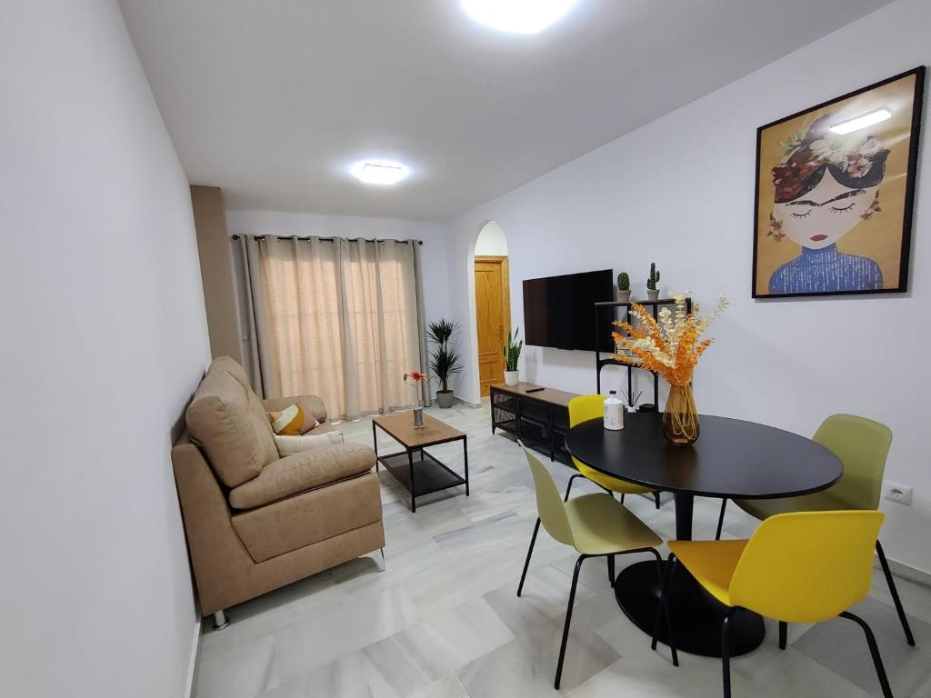 TV a/nebo společenská místnost v ubytování Precioso apartamento con piscina cerca de la playa TORROX COSTA