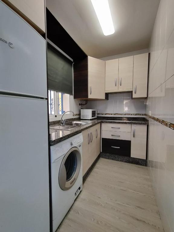 Kuchyň nebo kuchyňský kout v ubytování Precioso apartamento con piscina cerca de la playa TORROX COSTA