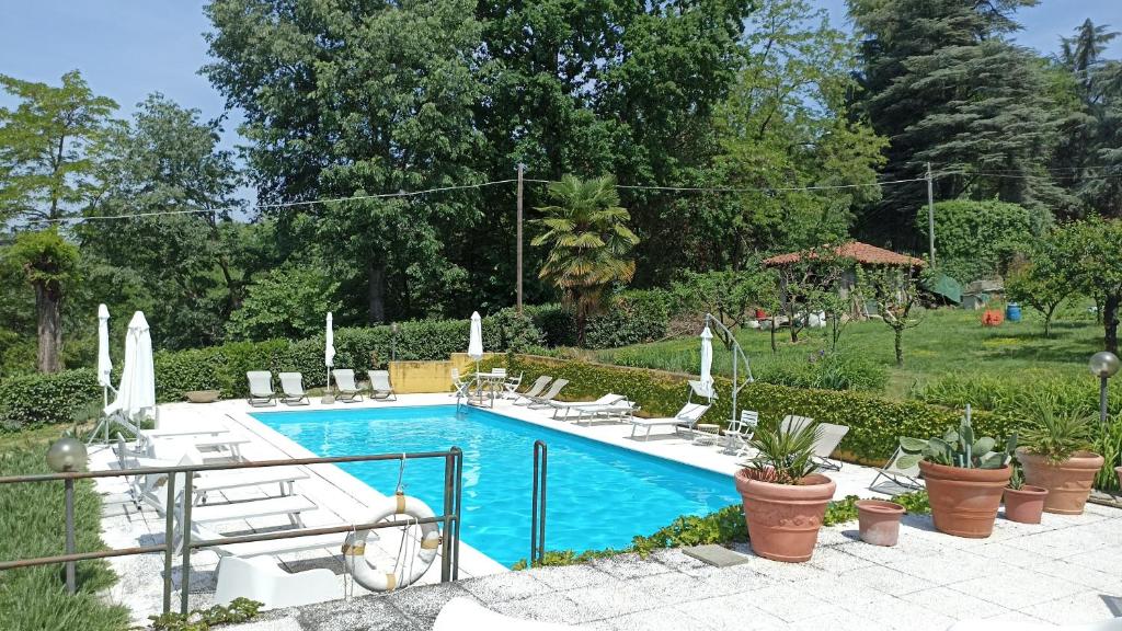 Bazén v ubytování VILLA ADRIANA nebo v jeho okolí