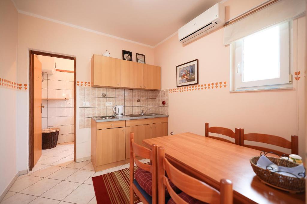 Una cocina o zona de cocina en Apartments Veronika