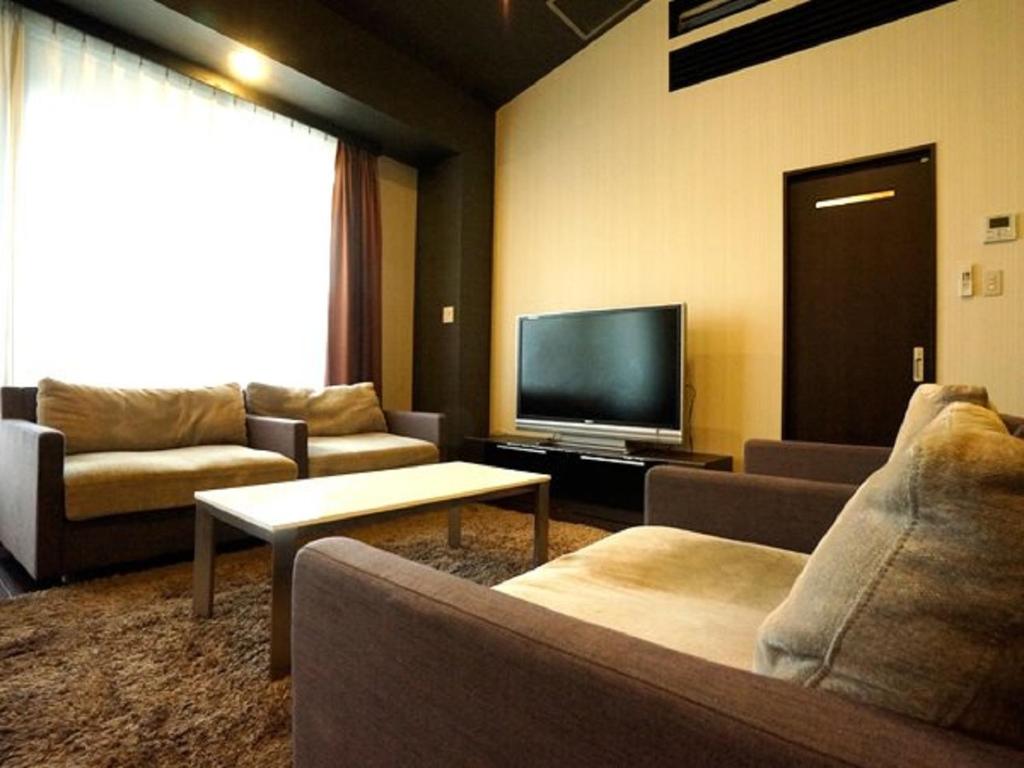 TV a/nebo společenská místnost v ubytování HOTEL LiVEMAX BUDGET Esaka