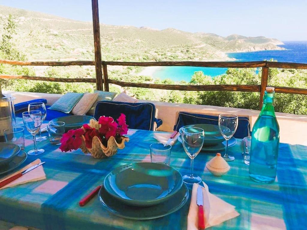 a table with a blue table cloth and a bottle of wine at Villa Allen in Torre delle Stelle