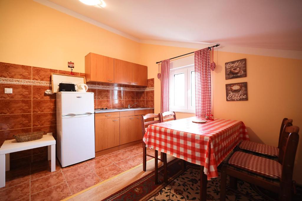 Una cocina o zona de cocina en Apartments Veronika
