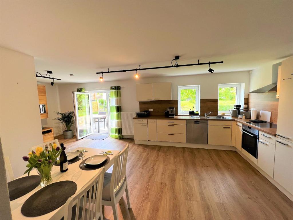 Kuchyň nebo kuchyňský kout v ubytování Ferienwohnung Weininsel