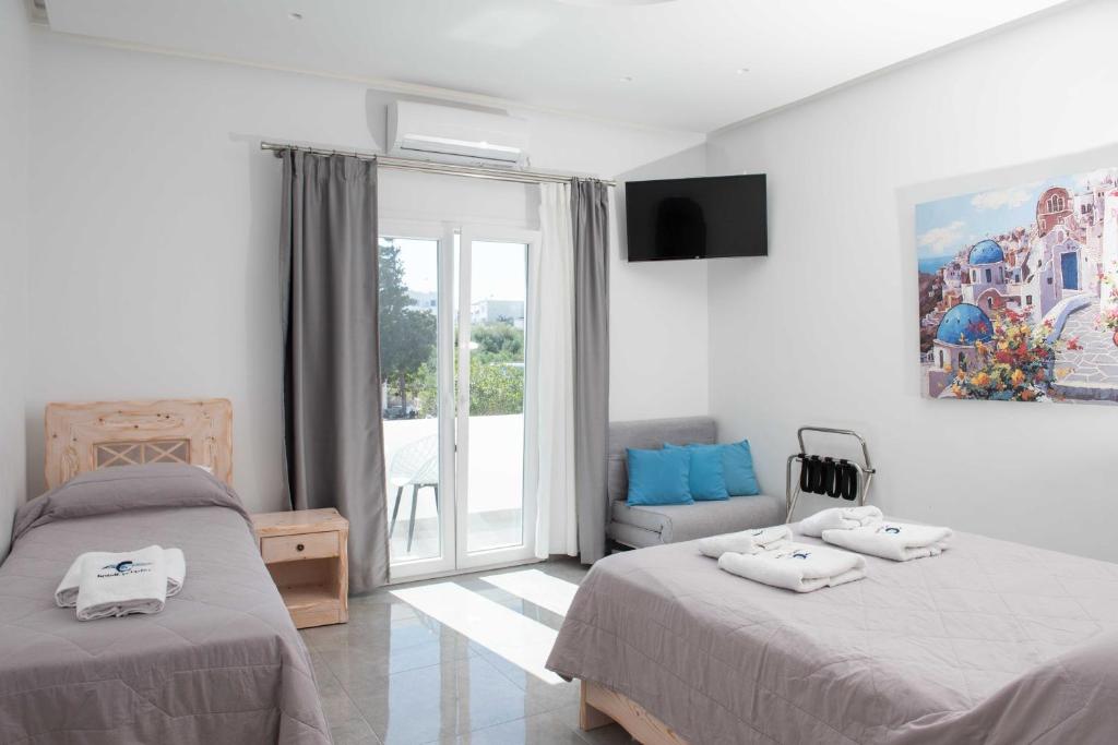 Łóżko lub łóżka w pokoju w obiekcie Cyclades Hotel