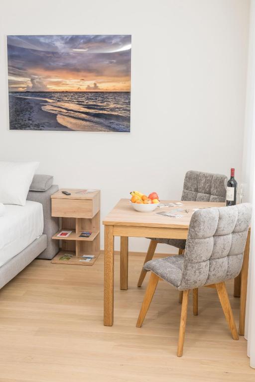 A seating area at Cozy Ottakring