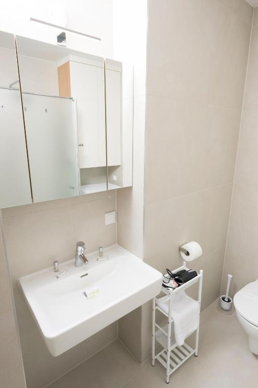 A bathroom at Cozy Ottakring