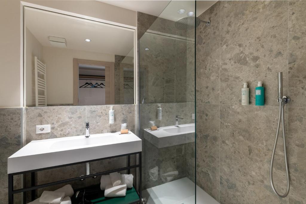 Koupelna v ubytování Catignano Hotel