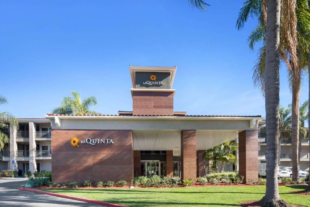 a large building with a clock on the front of it at La Quinta by Wyndham Orange County Airport in Santa Ana
