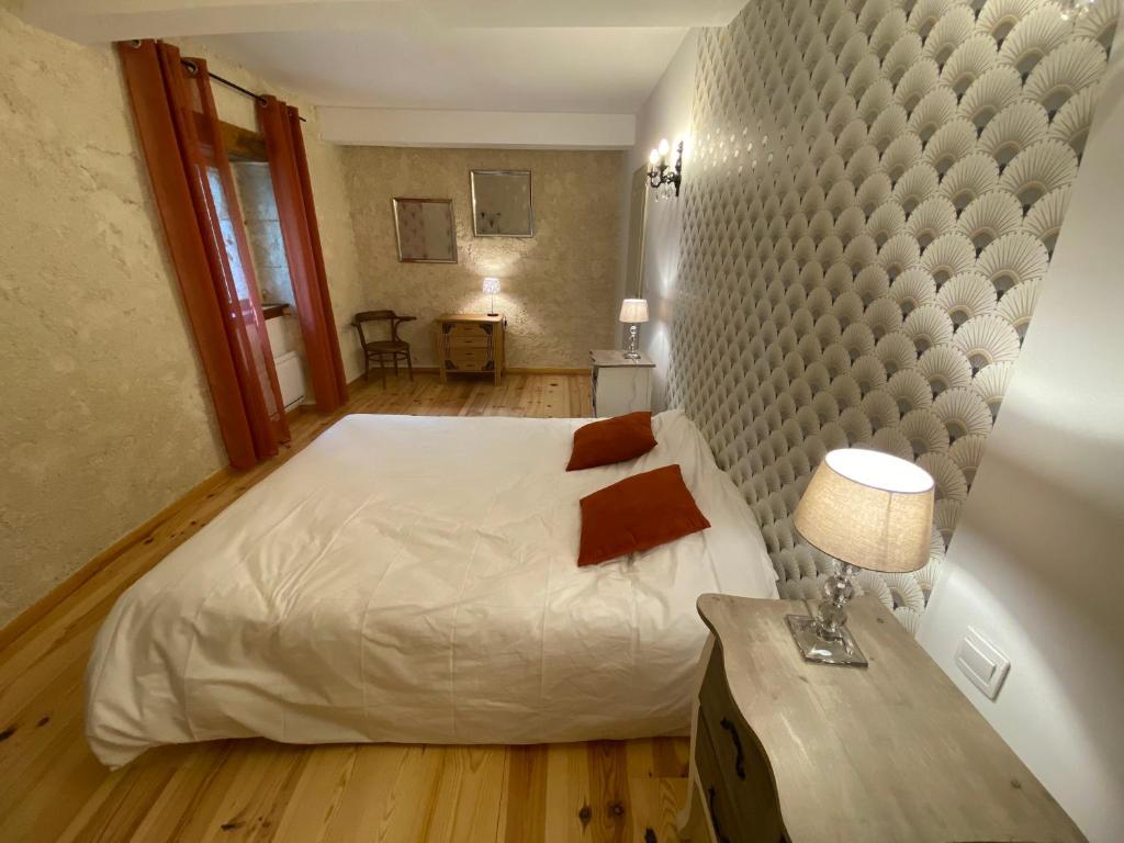 Posteľ alebo postele v izbe v ubytovaní Gîte le Moulin Samsara