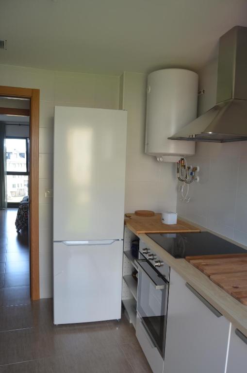 Kuchyňa alebo kuchynka v ubytovaní Precioso apartamento con garaje en Ares.