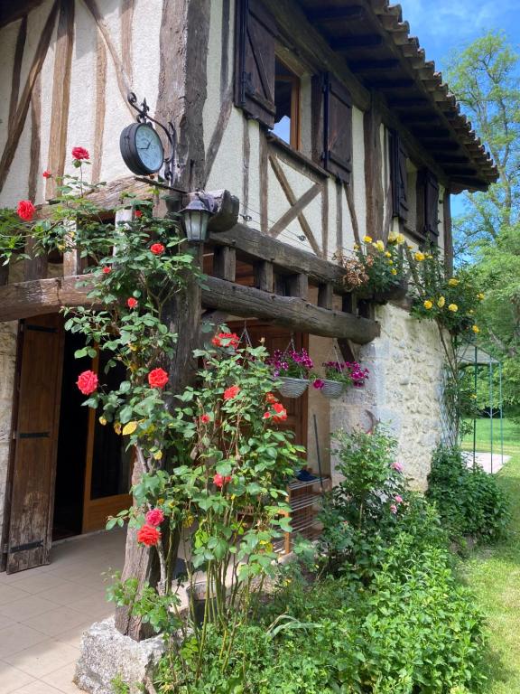Vonkajšia záhrada v ubytovaní Gîte le Moulin Samsara