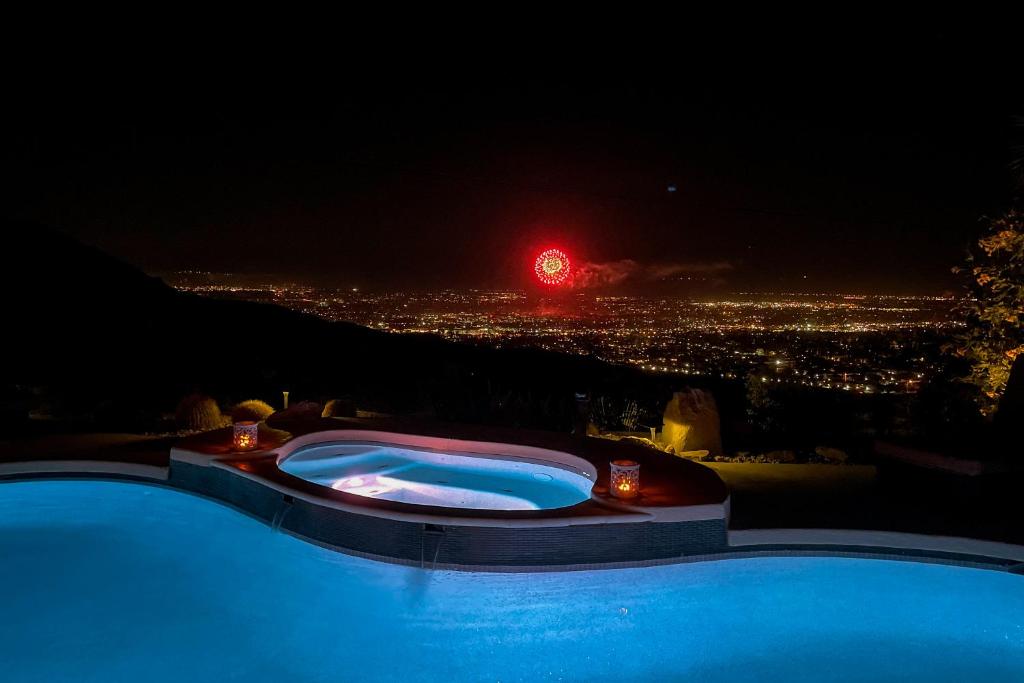 Cliff House - El Paseo Retreat with amazing views of Palm Desert city lights - Housity