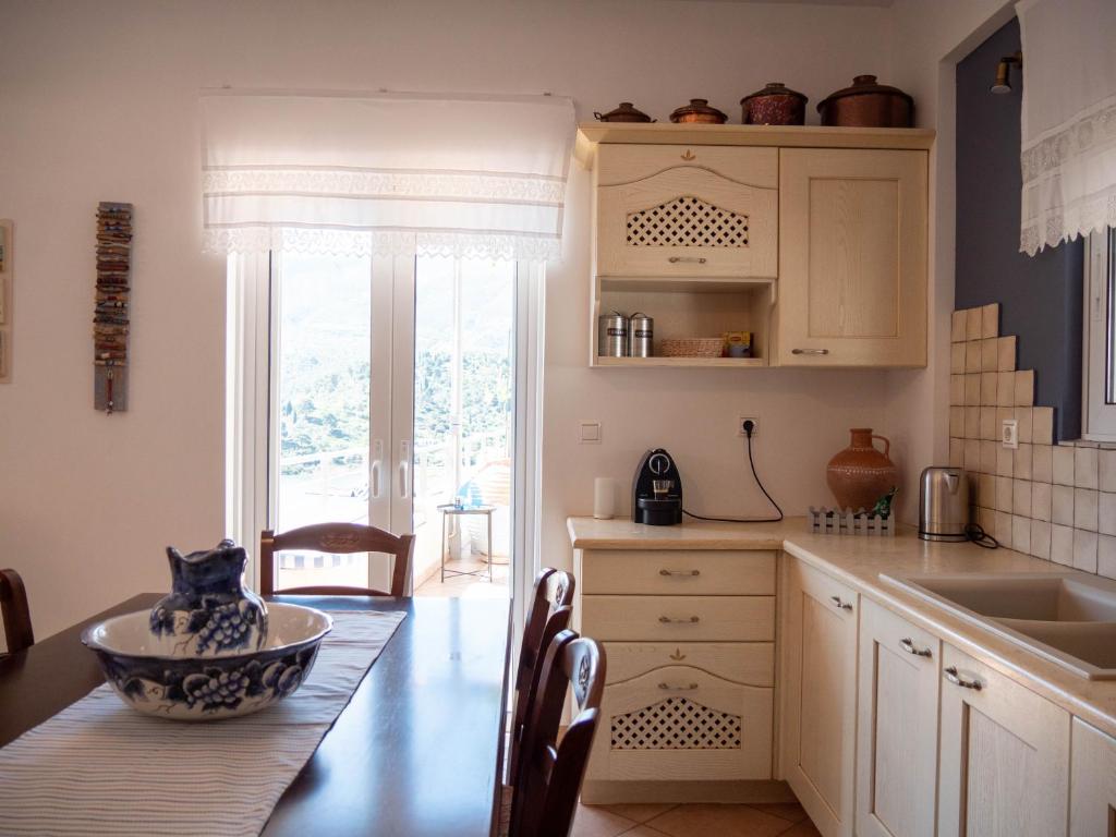 Kuchyňa alebo kuchynka v ubytovaní 180° view maisonette No.2