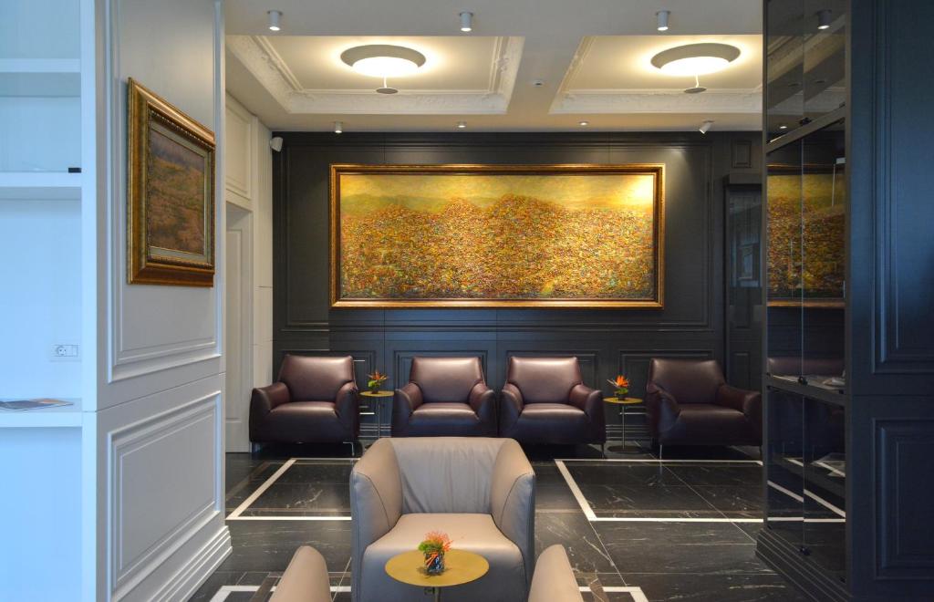 A seating area at VIZUALIZA Residence Hotel