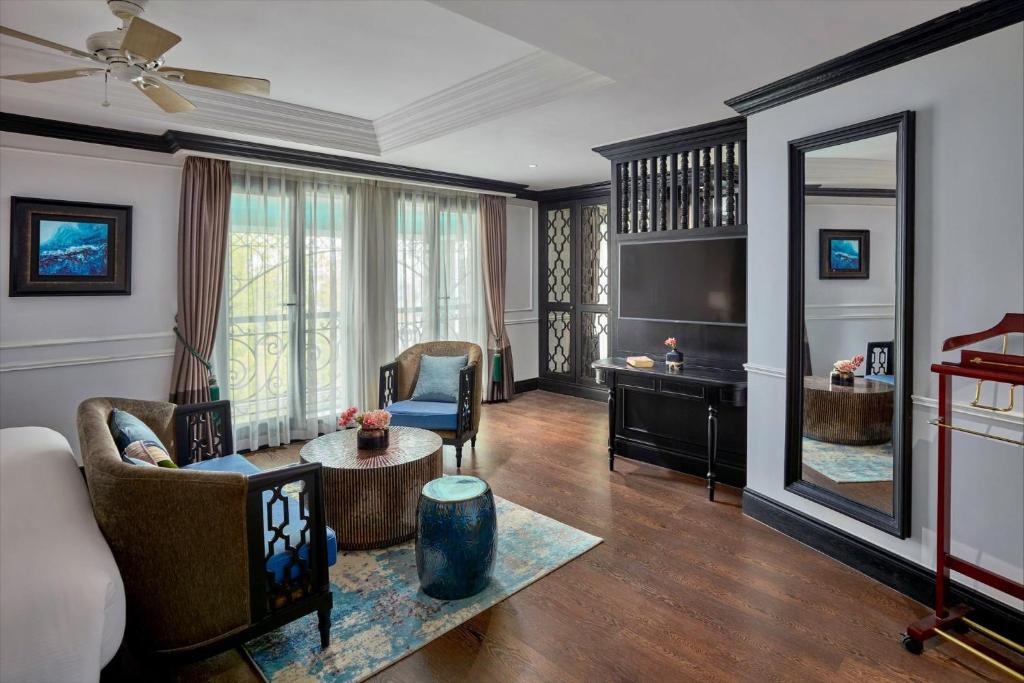 Suite with Pool View - Free 1 drink