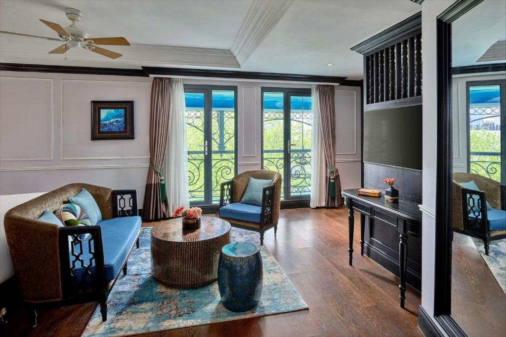 Suite with Pool View - Free 1 drink