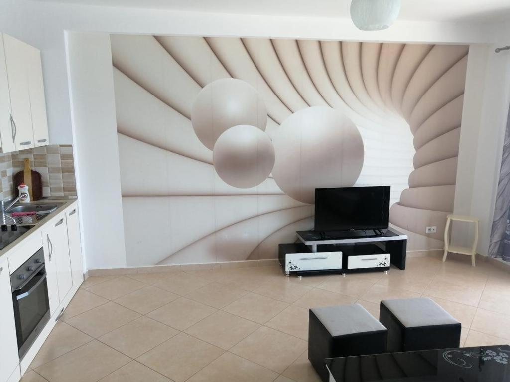 Bilal Golemi Sea View Apartment - Image 7