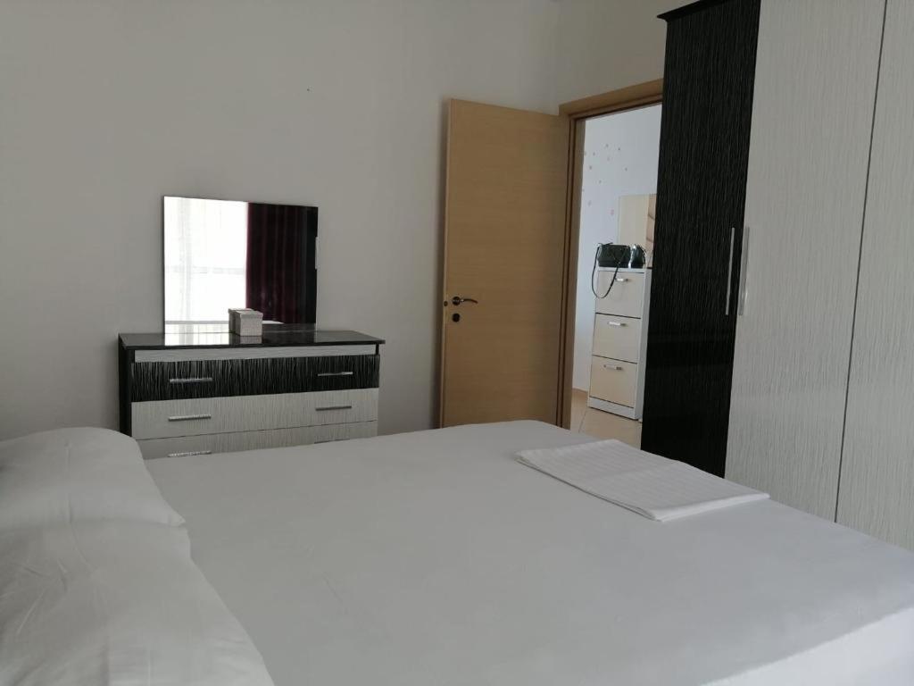 Bilal Golemi Sea View Apartment - Image 6