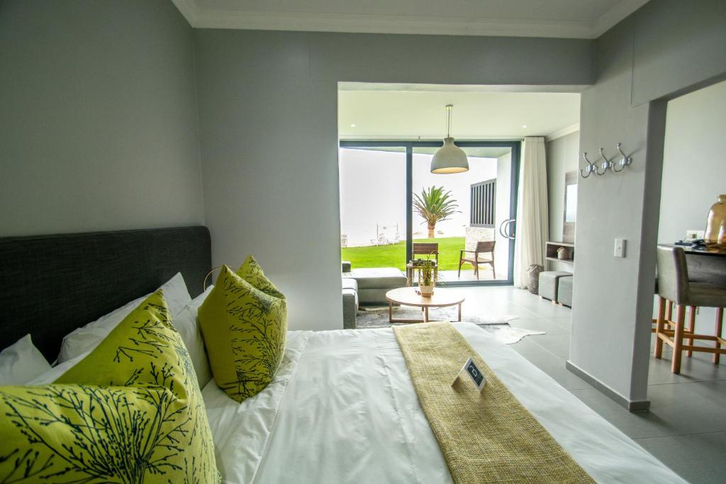 Postel nebo postele na pokoji v ubytování Bay View Resort Hotel Namibia