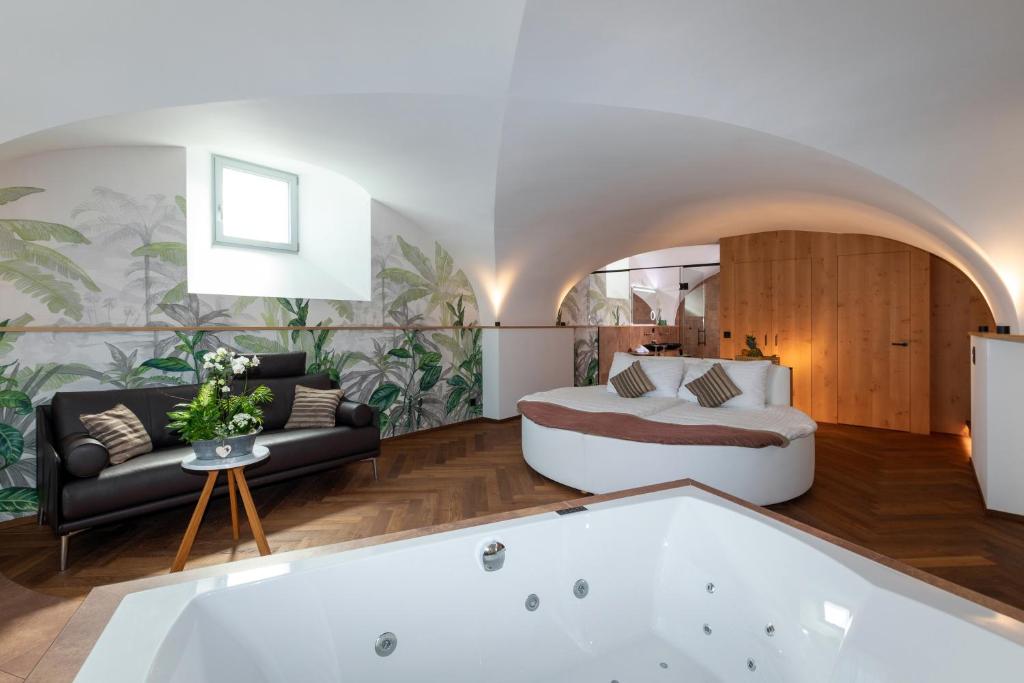 Postel nebo postele na pokoji v ubytování Romantik Hotel le Vignier