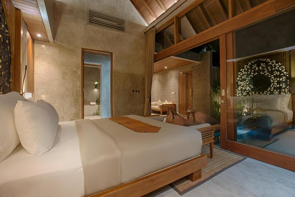 Cama ou camas em um quarto em Taman Dharmawangsa Suites