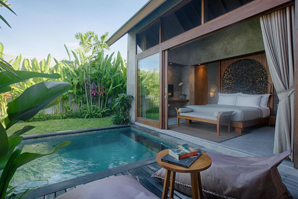 A piscina localizada em Taman Dharmawangsa Suites ou nos arredores